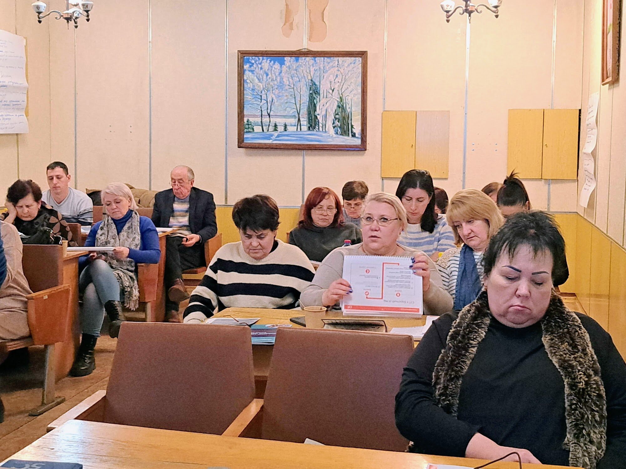 Учасники працюють із навчальними матеріалами mhGAP